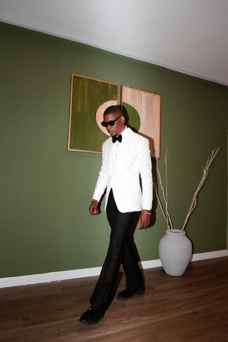 ShaunOkojie's tweet image. Walking the line between trendy and timeless! 
Effortlessly cool.😎 🎖️

#shaunokojie
#shaunstars