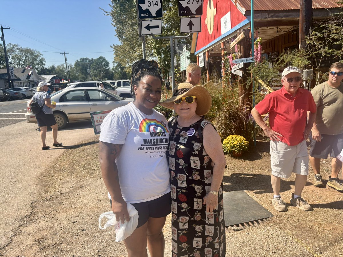KWashington4HD2's tweet photo. We had a blast at Edom’s Annual Arts Festival! So much love from Van Zandt Dems and a sweet moment trading pins with a Kamala supporter. Visit Edom Thurs-Sun for art! #TXHD2 #VoteBlue #VanZandtCounty https://t.co/s5iIVBkbV7