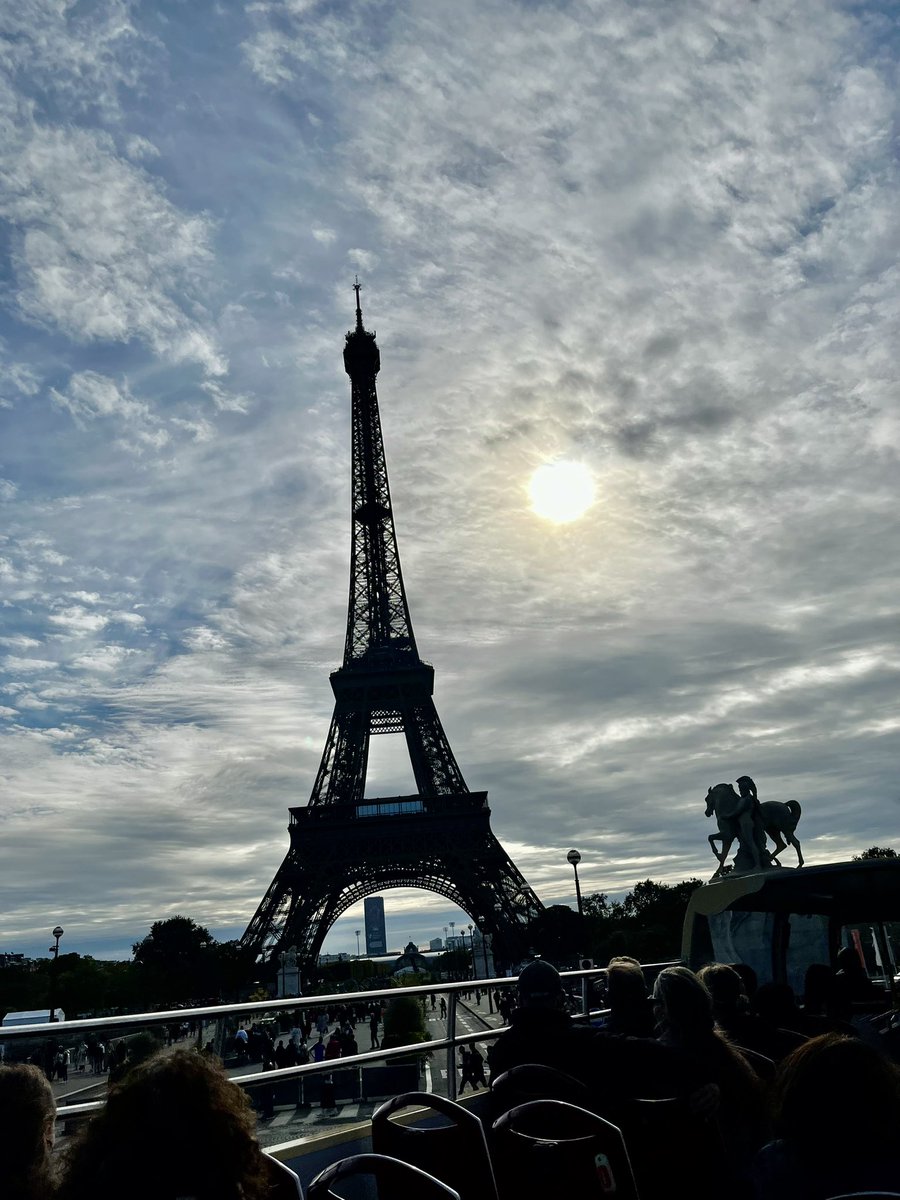 HKKikiee's tweet photo. Hello Paris https://t.co/WMqOv89KlF