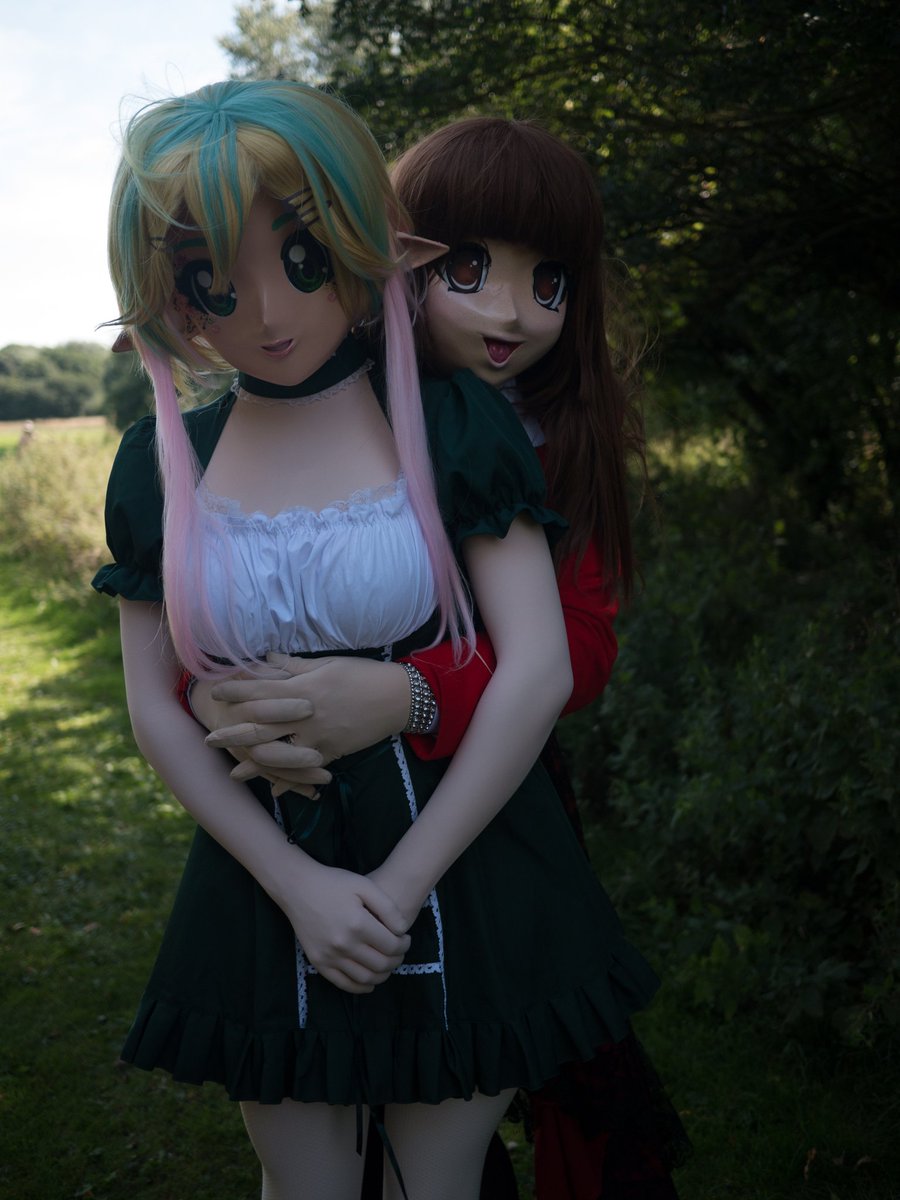 Kigurumi hugs are the best...
Even shy elves agree
#kigurumi #animegirl #cosplay t