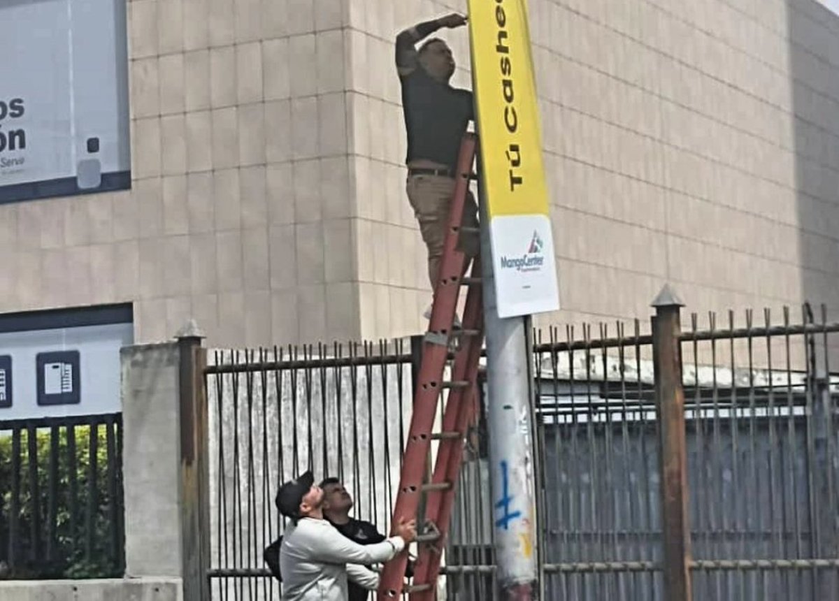 GuaraLuisJonas's tweet photo. #EsNoticia🗞️| 🪜🏷️A fin de mantener ciudad libre de contaminación visual como lo ha orientado alcalde @LuisJonasReyes equipos de #DPCU realizaron operativo en retiro de elementos publicitarios colocados en postes
@notipromar
#13Oct
#NaGuaraLuisJonas https://t.co/mIaUNy7QOb