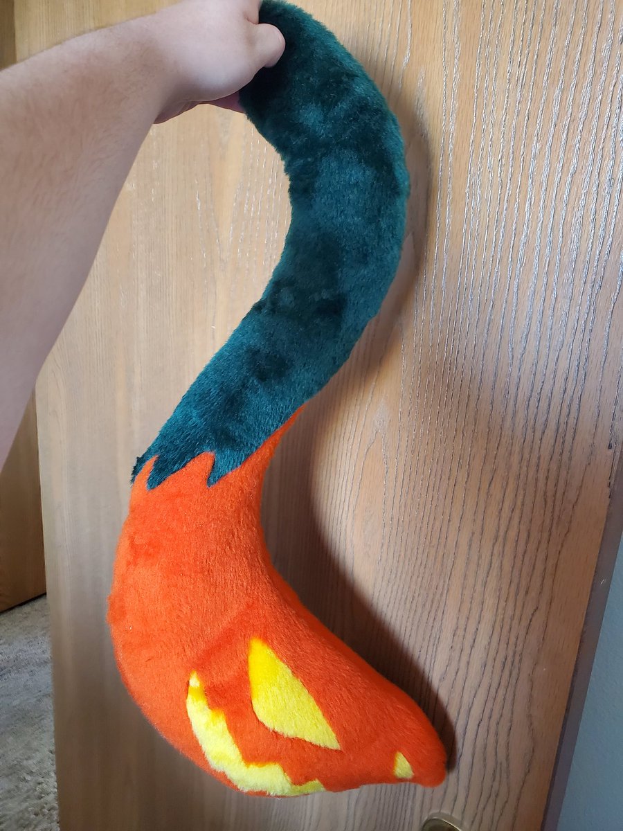 LuriDerg's tweet photo. IT LIIIIIVES
#jackolantern #pumpkin #furry #tail #mawtail https://t.co/ZDXbzN1Jrv