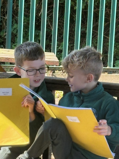 The love of reading is evident in Y3.  <a href="/DaweCaroline/">Mrs Dawe</a> <a href="/mrstayloryr5/">@SallyTaylorCBPSA</a>
