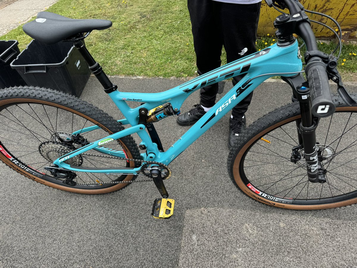 Massive thank you to <a href="/ASPolice/">Avon and Somerset Police</a> this afternoon for helping retrieve my sons bike after he was mugged for it whilst he was out riding with a friend to have it back within an hour was incredible work by all involved 👊👌👮