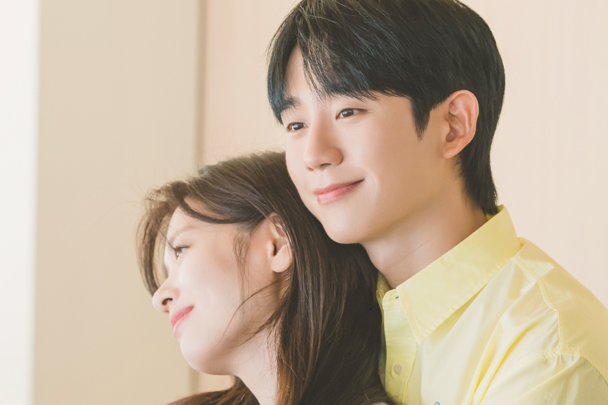 soompi's tweet photo. "#LoveNextDoor" And #JungHaeIn Top Most Buzzworthy Drama And Actor Rankings In Final Week On Air
https://t.co/oj7re9g6LV https://t.co/ja2ZEZYLWk