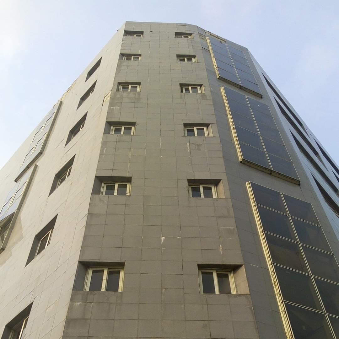 Functioning Mega hospital for sale.

It's located in Victoria island, Lagos - Nigeria.
Reach me for more details.

Peter obi. Tinubu. UEFA. EPL. Police.