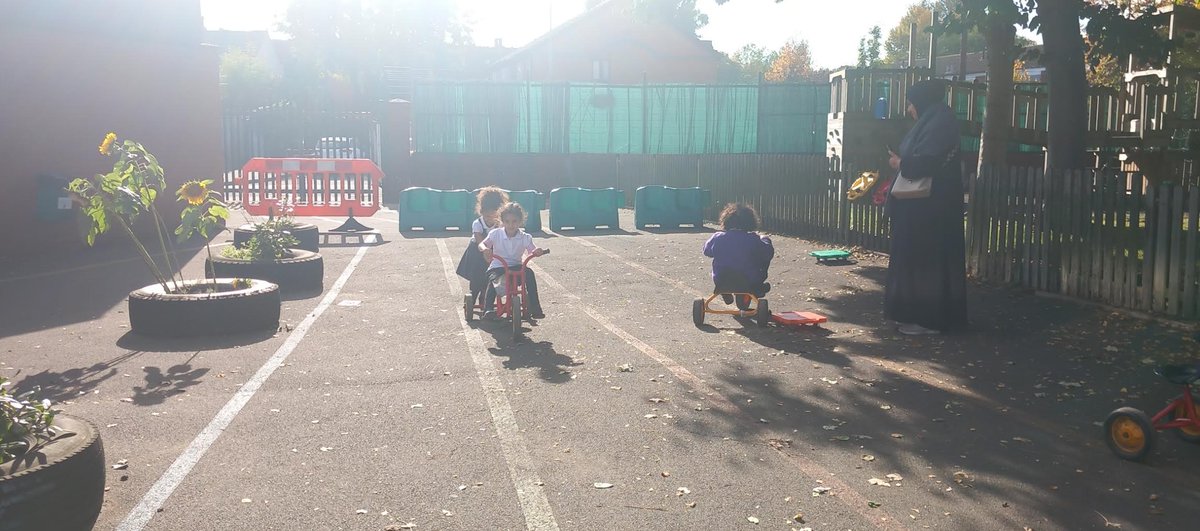 Ladypool_Prim's tweet image. 🌞 What a beautiful afternoon at Ladypool! The whole community came together for an epic OPAL play session - laughter, games and sunshine all around. ☀️ It was amazing to see everyone enjoying the fun and connecting. 🙌🎉 #CommunitySpirit #GoodVibes
#RespectGrowExcel