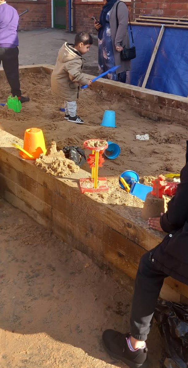 Ladypool_Prim's tweet image. 🌞 What a beautiful afternoon at Ladypool! The whole community came together for an epic OPAL play session - laughter, games and sunshine all around. ☀️ It was amazing to see everyone enjoying the fun and connecting. 🙌🎉 #CommunitySpirit #GoodVibes
#RespectGrowExcel