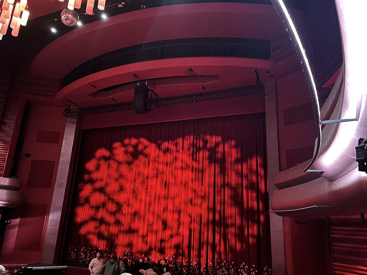 NewtsRL's tweet photo. Congratulations to all dancers from Jackie Everton Dance &amp; Stage School and a big shout out to all @DeltaDonValley students who danced on the stage at @castindoncaster tonight! #TeamDVA #Proudteacher #PerformingArts 🤩🩰🎭🎶🎵💫 https://t.co/WTdSMaqcxL