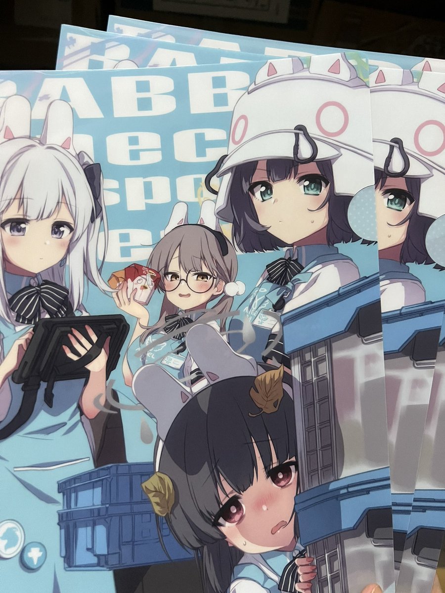 月雪ミヤコ ,霞沢ミユ(ブルアカ) ,風倉モエ ,空井サキ(ブルアカ) 「出立前に倉庫に寄ったらRABBIT小隊クリアファイル出てきたけど需要あるかな……」|稀周悠希 3/12 神戸シンステ11 よ33のイラスト