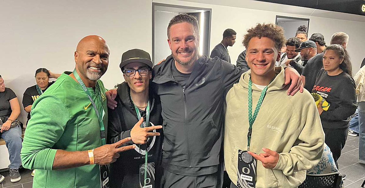 West Linn (Ore.) 2027 four-star cornerback Josiah Molden, the top recruit in-state, relished the energy and atmosphere inside Autzen Stadium for Oregon's win over Ohio State 247sports.com/college/oregon…