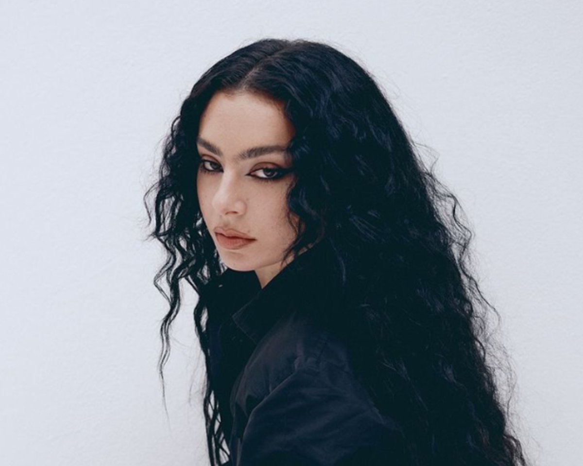 PopBase's tweet image. 🚨 Charli xcx to release the remix of ‘Spring breakers’ featuring Kesha tomorrow.