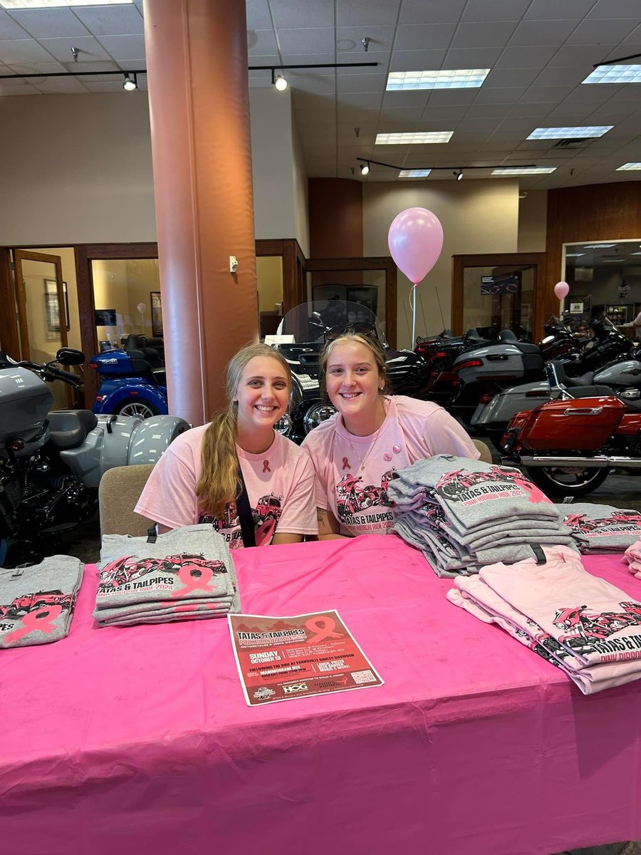 usiwbb's tweet photo. What a fun day volunteering and increasing breast cancer awareness at Tatas and Tailpipes 🩷 https://t.co/FWx7r1c2mQ