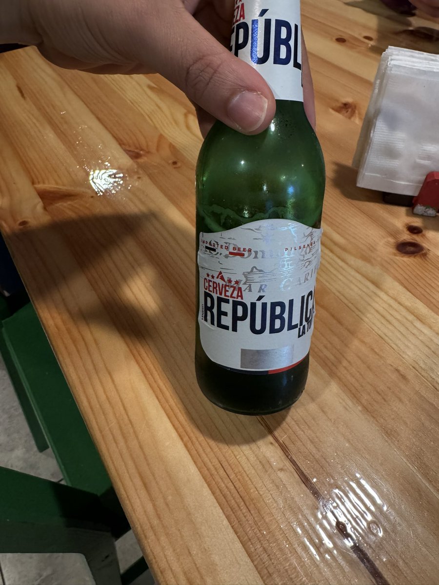 Apoyando la marca <a href="/matiasgarciard/">Santiago Matias</a> desde Florida 🇺🇸!

<a href="/republicalatuya/">Cerveza República La Tuya</a>