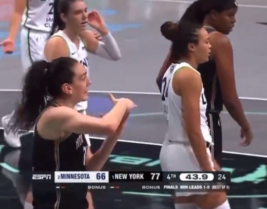 Stewie dont give a damn who you are, opps/friends/huskies, she’s snitching regardless😭