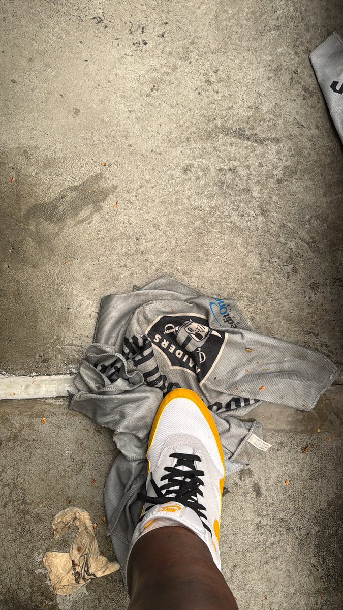 You can’t duplicate the terrible towel 🖤💛 … Flo Rida is signing right now welcome to our host and we appreciate the hospitality but we going with what we came for that W … #HereWeGo