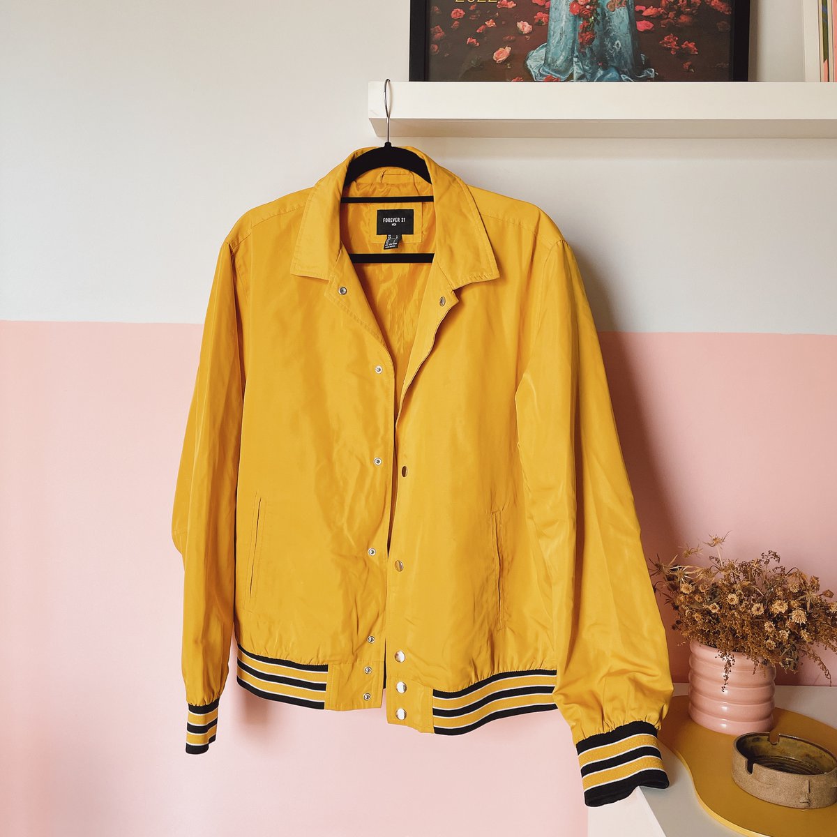 mandiesousa's tweet photo. ontem fiz a limpa no meu guarda-roupa e hoje já lancei um mini bazar na minha loja https://t.co/vrzQQW4Hl9 https://t.co/s33Iq3v70P