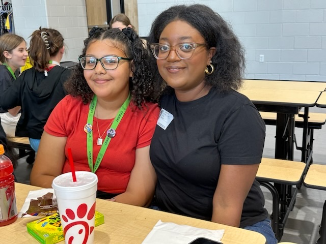 JohnLColbertMS's tweet photo. We love it when our parents join their kiddos for lunchtime at JLC! Just check in at the main office for a visitor sticker, and you’re all set! #JLCMS #JohnLColbert #JohnLColbertMS #OneFPS #MiddleSchool #FPS #Compassionate #Optimistic #Brave #Responsible #Authentic https://t.co/QNh99zEwuE