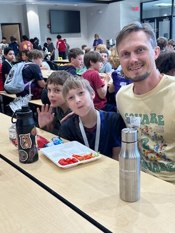 JohnLColbertMS's tweet photo. We love it when our parents join their kiddos for lunchtime at JLC! Just check in at the main office for a visitor sticker, and you’re all set! #JLCMS #JohnLColbert #JohnLColbertMS #OneFPS #MiddleSchool #FPS #Compassionate #Optimistic #Brave #Responsible #Authentic https://t.co/QNh99zEwuE