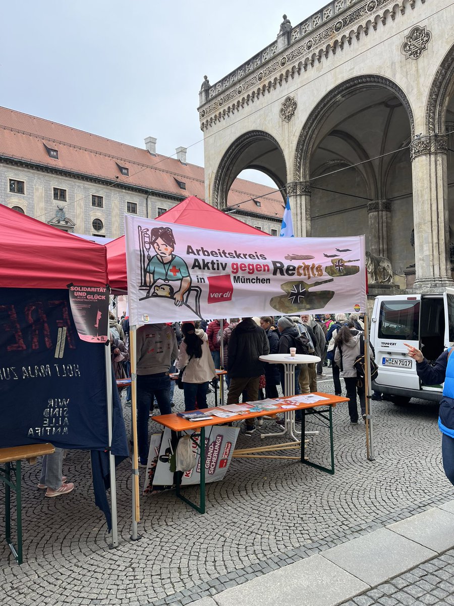 GrindeSpectre's tweet photo. Könnte bitte jemand @_verdi die Buntstifte wegnehmen? Die @bundeswehrInfo mit einem zu bekämpfenden "Rechts" gleichzusetzen ist unterste Schublade im Kremlpropaganda-Giftschrank. https://t.co/FJjkIHyfgs