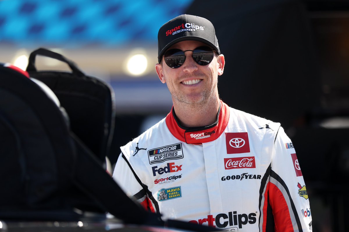 JoeGibbsRacing's tweet image. .@dennyhamlin &amp;amp; the 11 team are moving on to the Round of 8!!

#NASCARPlayoffs