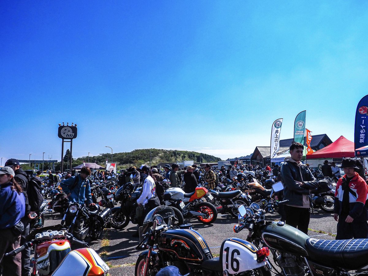 NakedKouji's tweet photo. #バイカーズパラダイス南箱根 にて開催された #箱根SRXSRミーティング に参加して参りました!!
僭越ながら #9GATE 様 & #CFPOSH 様 のブースにご一緒させて頂きました!!
同行させて頂いた皆様、現地でお相手してくてた皆様ありがとうございました!!
めっちゃ楽しかったです!!
#SR400 #SRミーティング https://t.co/1f72Tht6Fi