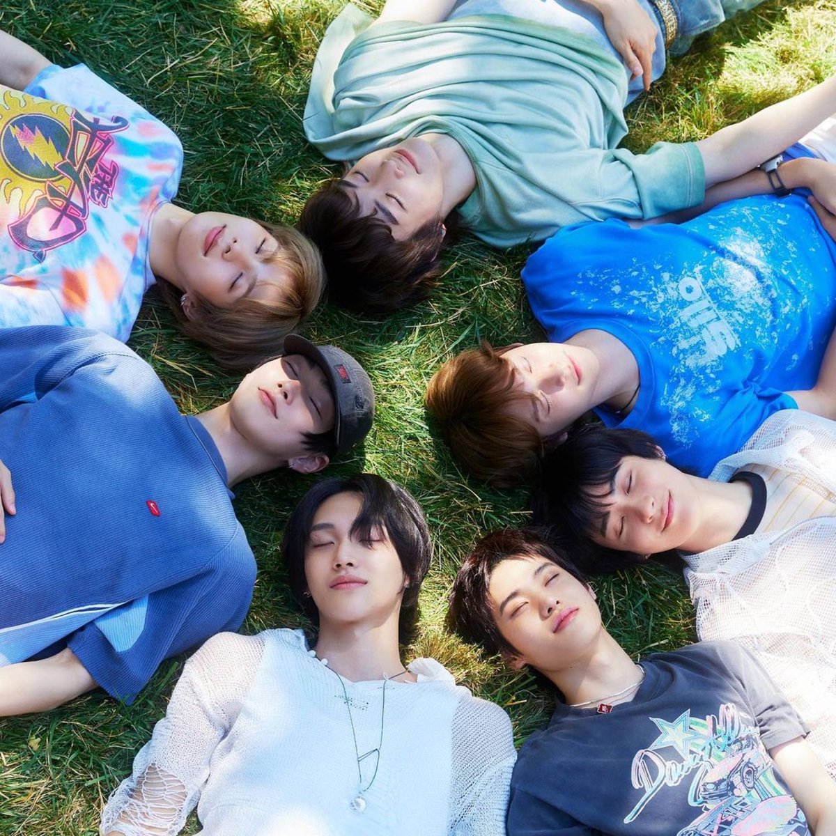 [📣‼️]

STAY this is not about #StrayKids, let's support #RIIZE's fandom BRIIZE, who are going through this difficult time right now. Regardless of the reason for removing a member, let's show solidarity! 

BRING BACK SEUNGHAN 
JUSTICE FOR SEUNGHAN 
#SMSupportsBullying
#FVCKYOUSM