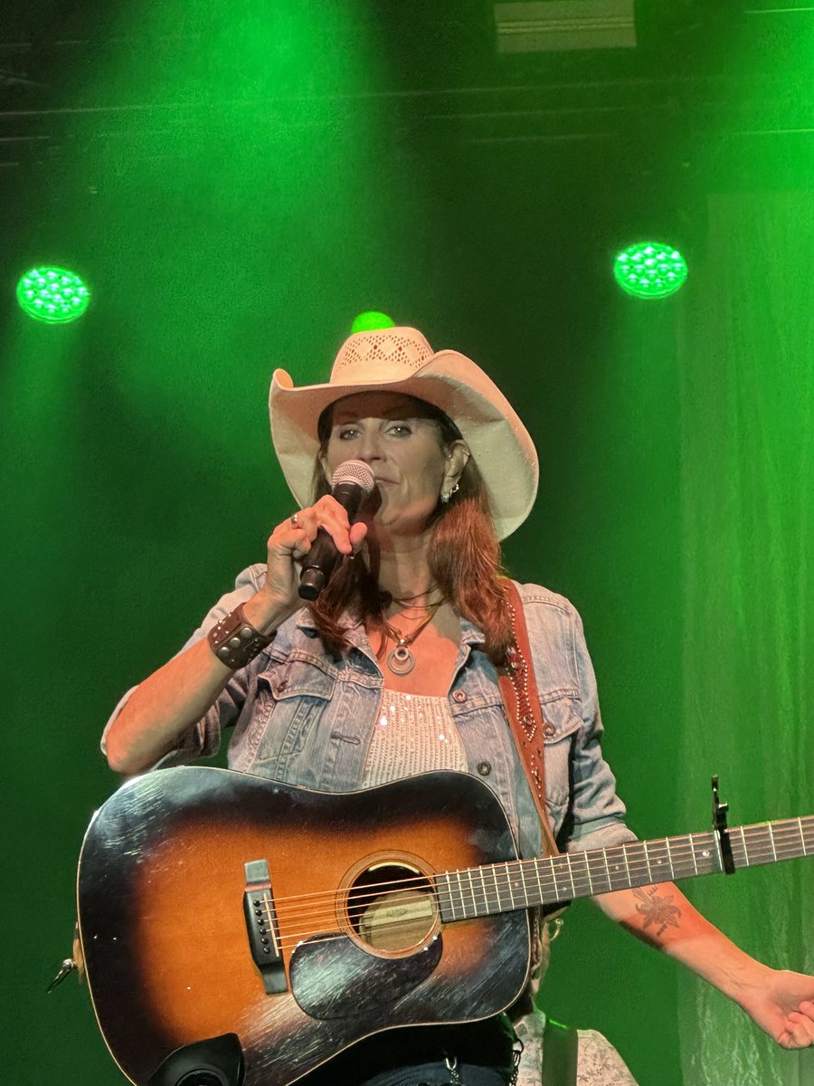 paigeild's tweet photo. Thanks @TerriClarkMusic for a great show last night. https://t.co/KY1YkL6VGw