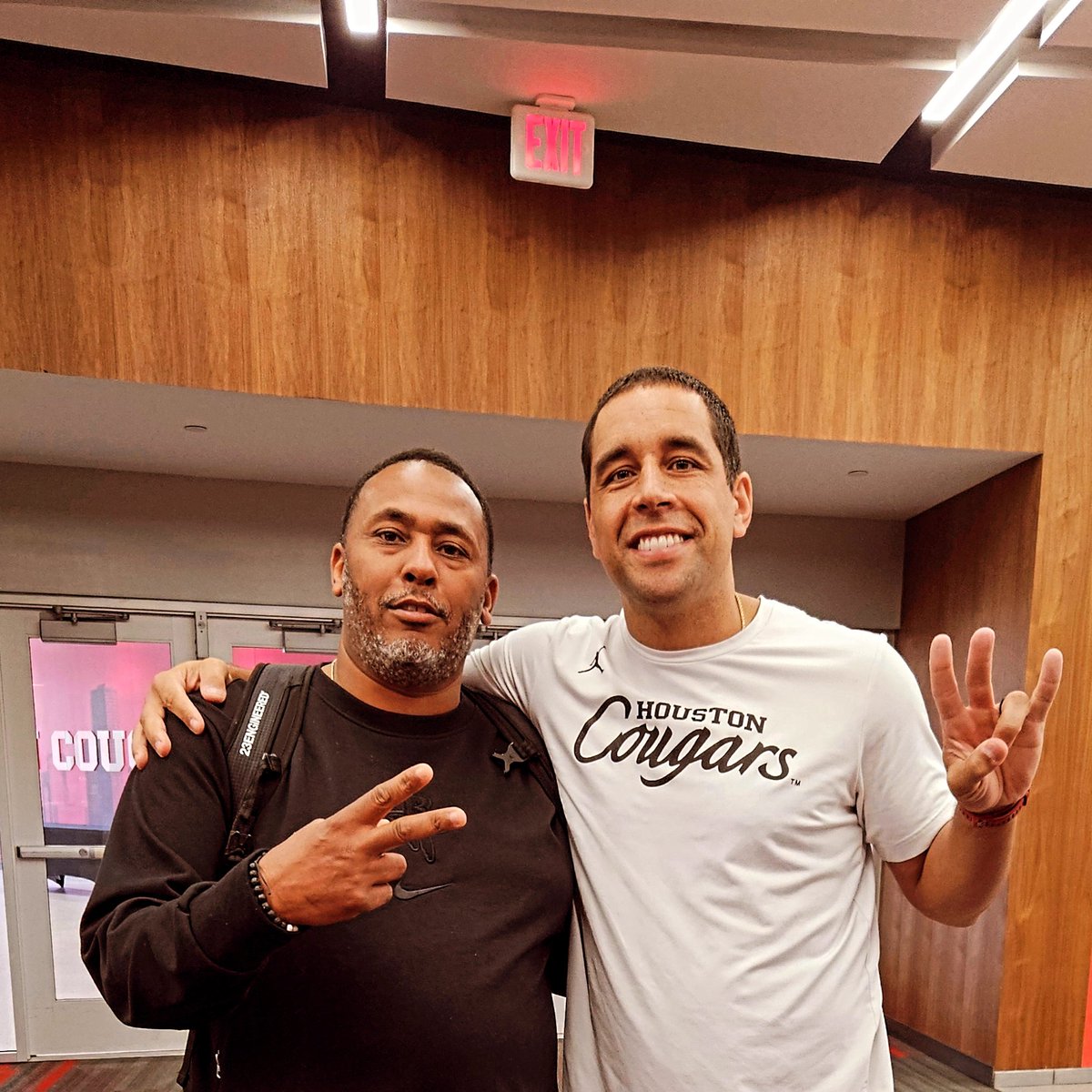 dwanetrosclair2's tweet photo. Coach Kallen Sampson was spitting knowledge about team culture today at the University of Houston.💯💯💯 https://t.co/a79ICgrg26