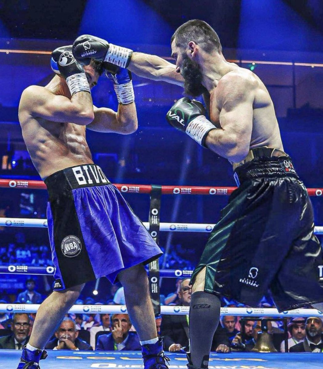 𝐑𝐄𝐌𝐀𝐓𝐂𝐇 𝐒𝐔𝐑𝐄𝐋𝐘 🤷‍♂️

Would you like to see Artur Beterbiev defend his Undisputed light-heavyweight world championship against Dmitry Bivol in an immediate rematch ❓

#beterbiev #boxing #boxingfans 
#boxingnews #boxingfanatik #boxingtraining
#knockout #bivol