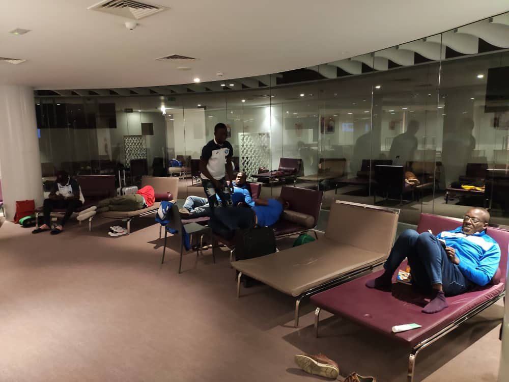 NpflTori's tweet image. Libya 2022 v Libya 2024
Enyimba slept in airport for 24hours + after their opponents changed venue without communication (Frame 1/2)
Enyimba were to face Libyas’s Al Ittihad.
Super Eagles held hostage in Libya after they refused plane to land in
Tripoli (Frame 3/4)
They can…