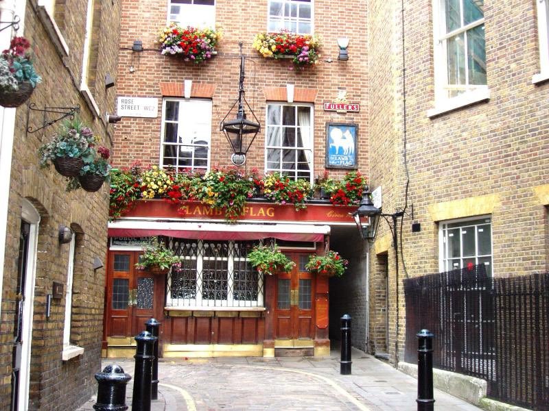 wilkes_junius's tweet photo. @NoContextBrits Some other pubs, which held bare knuckle boxing contests, have also been known as the Bucket of Blood. For example, The Lamb and Flag, Rose St, Covent Garden https://t.co/wiPKLCyV0h