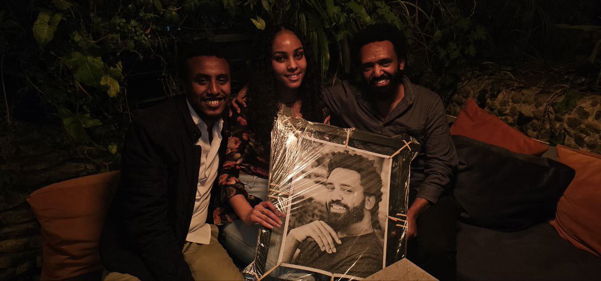 DrMelakb's tweet image. What a wonderful gift from my best friends, celebrating our journey together through the USMLE! Thank you very much dear friends!