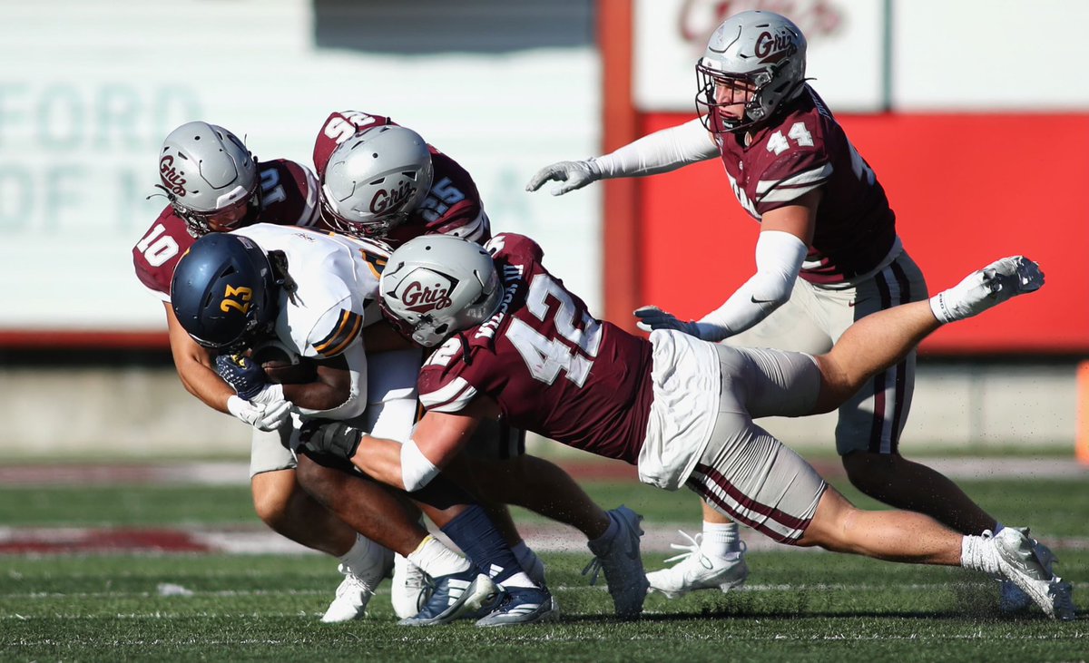 No. 14 Montana uses second half to take down no. 24 Northern Arizona 31-20 on homecoming in Missoula #BigSkyFB