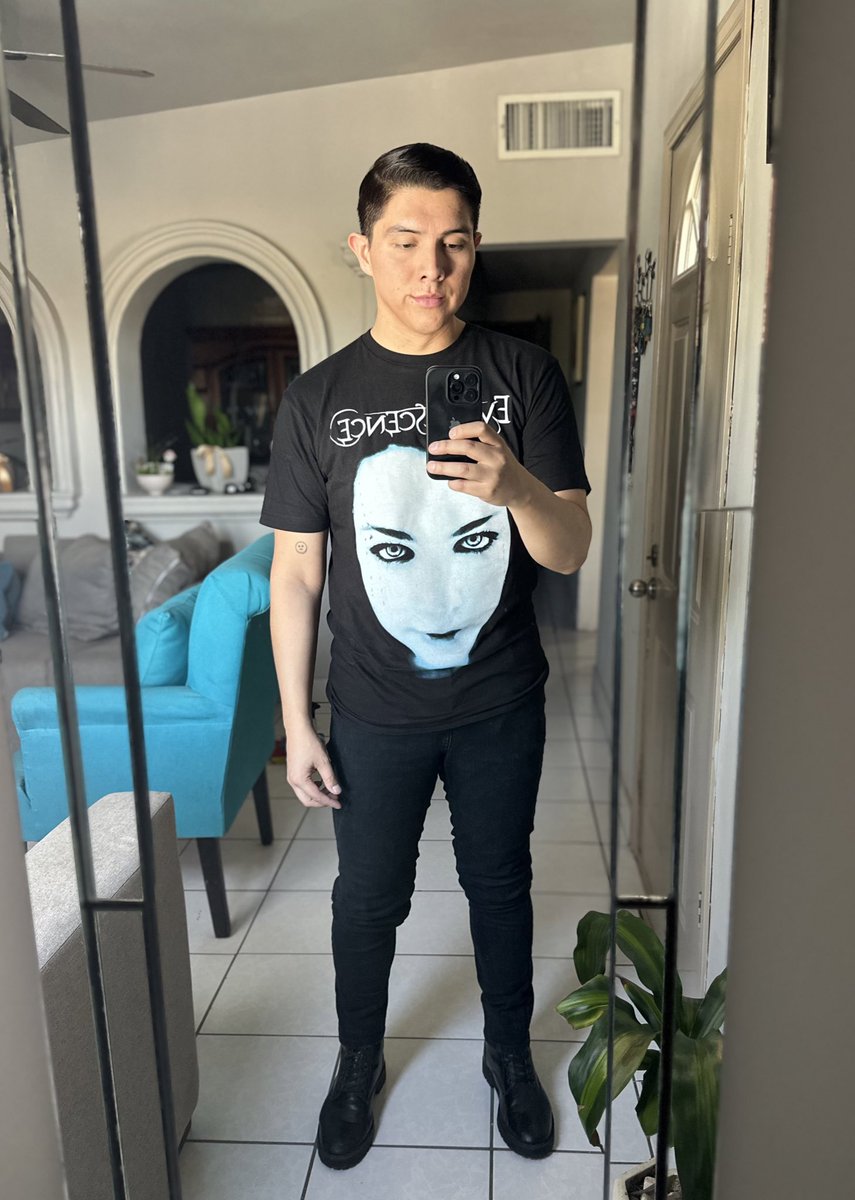 ivánescence tweet media