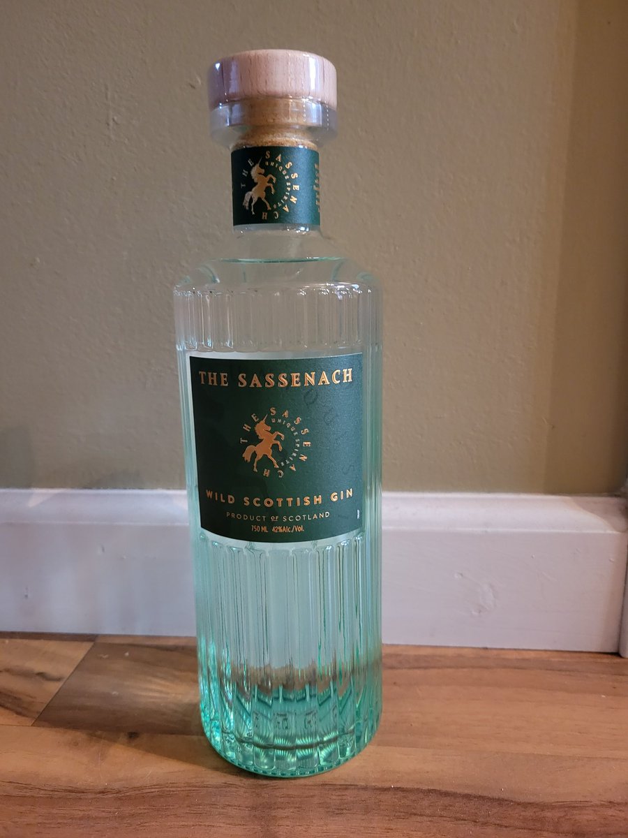 My first bottle! I couldn't buy it in Ohio. After a 6-hour round trip to Indiana, I brought this beauty home
#Sassenach #SamHeughan #Sassenachspirits
