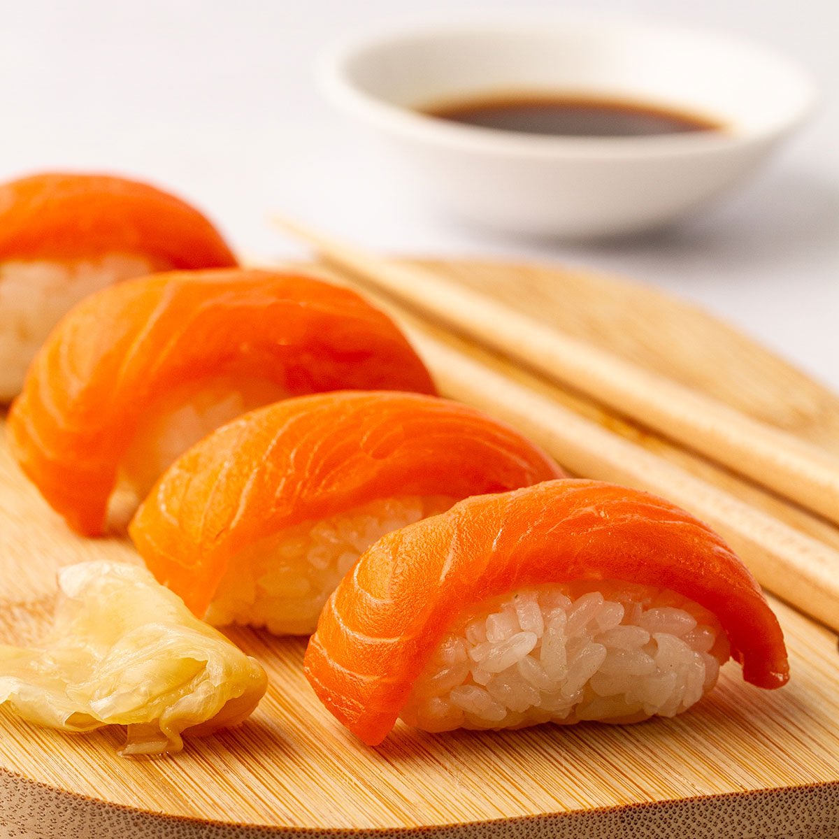 Holds up a piece of salmon nigiri between his chopsticks for <a href="/SombreHysteria/">⊰Kαthєrιηє.⊱</a>