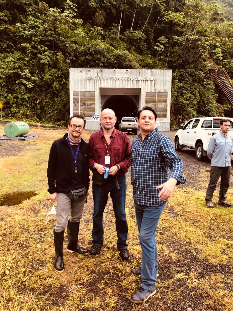 CesarGonzagaA's tweet image. Para los ignorantes y mitómanos sobre #CocaCodoSinclair video tomado por mí dentro d uno d los distribuidores (8 en total) visita in situ junto a @VillaFernando_ observen las fisuras y &quot;reparaciones&quot; q multiplican las fisuras por desgaste, no se puede reparar el acero no cumple