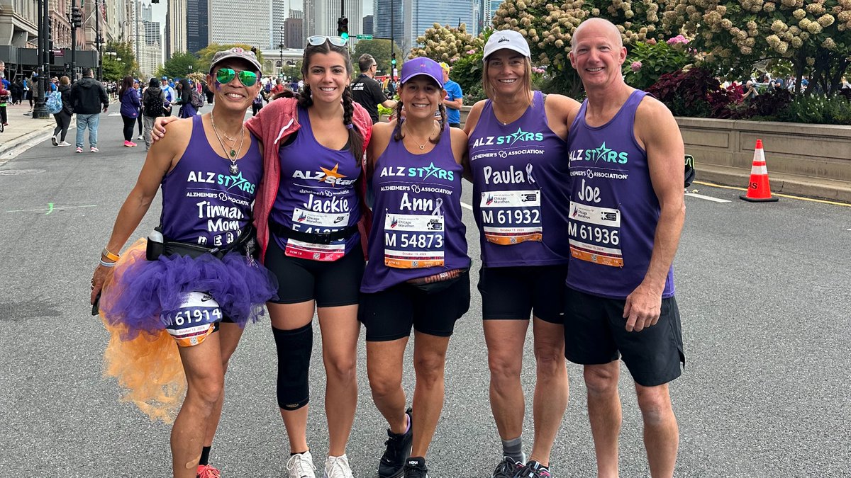 alzassociation's tweet photo. Repost to help us celebrate π the 396 athletes who ran ππββοΈπββοΈ 26.2 miles today in the @ChiMarathon. They have raised $917K (and counting) to help #ENDALZ. Go Team #ALZstars! π #ChicagoMarathon @alzIllinois https://t.co/4RCO9mMMsm