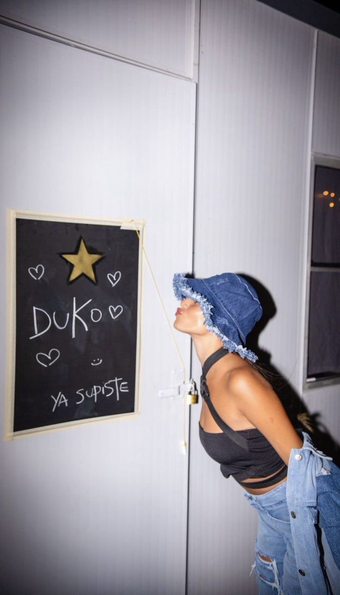 hilo de Duki y Emi apoyándose en sus conciertos 𓂃⋆.˚