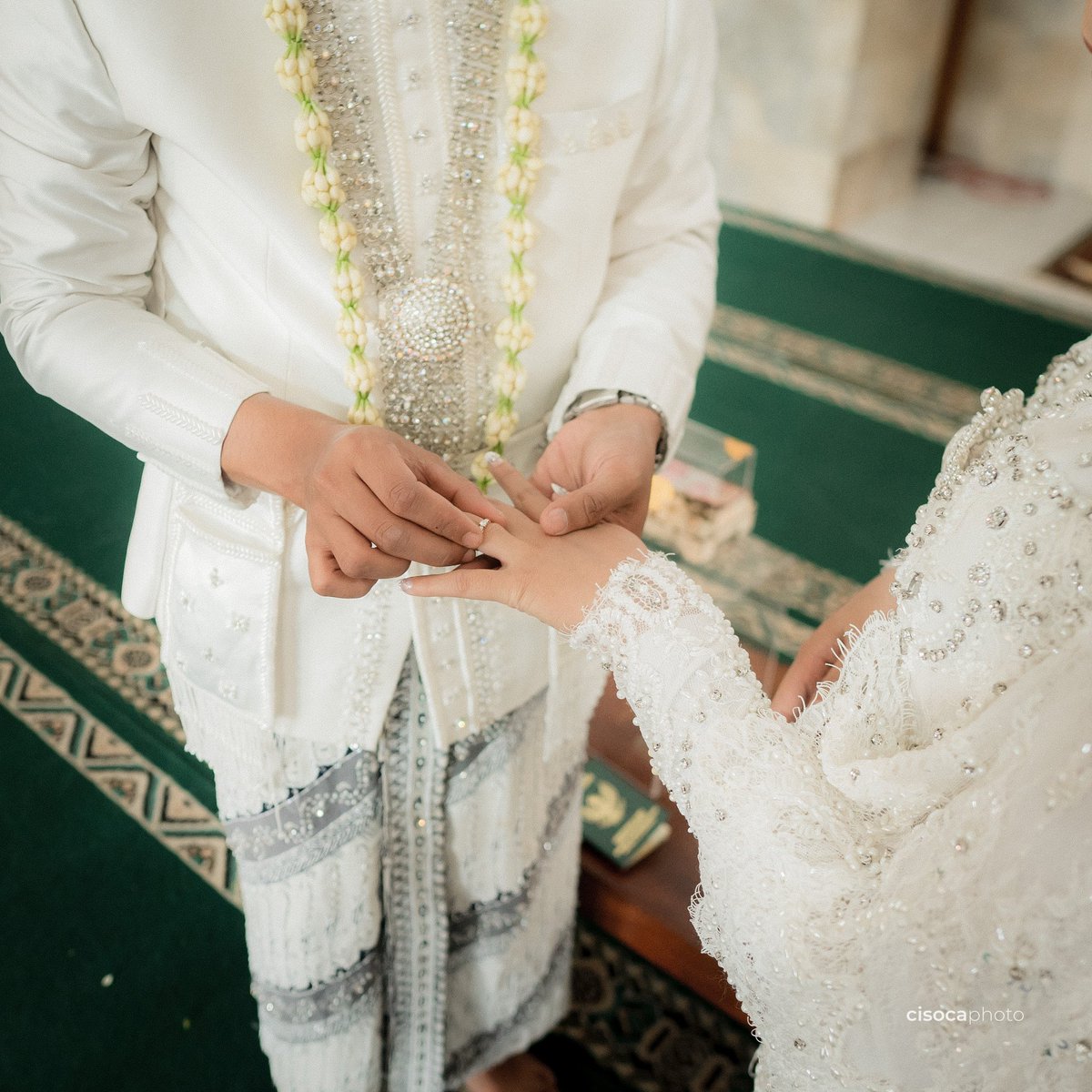 ᮊᮤᮔᮔ᮪ᮒᮤ tweet media