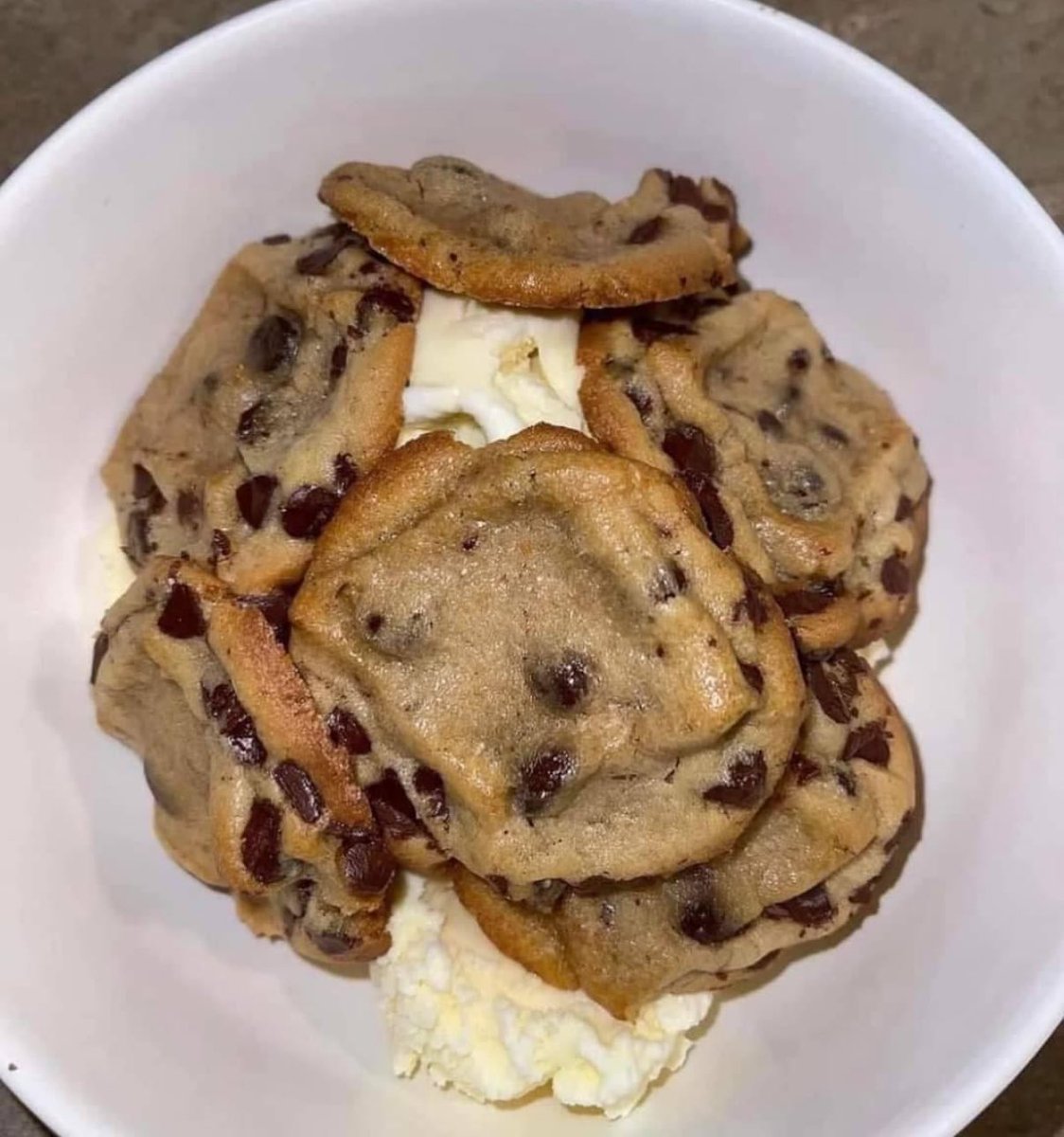 FoodPleaser's tweet photo. Do cookies and ice cream go well together? https://t.co/3YjpV1jblQ