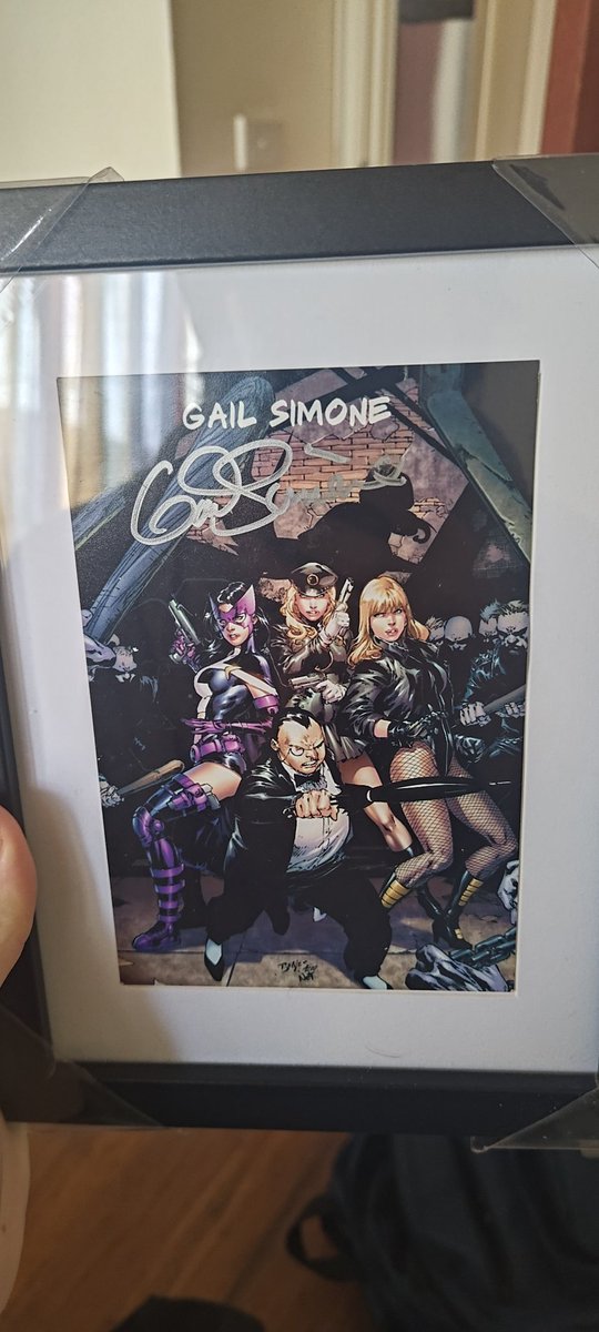 Ezza94's tweet image. When the lovely @getdown01 gifts me his signed @GailSimone Birds of Prey print from years ago!! 🥺 I really do hope she returns to Australia one day. Thank you Adam 🥰