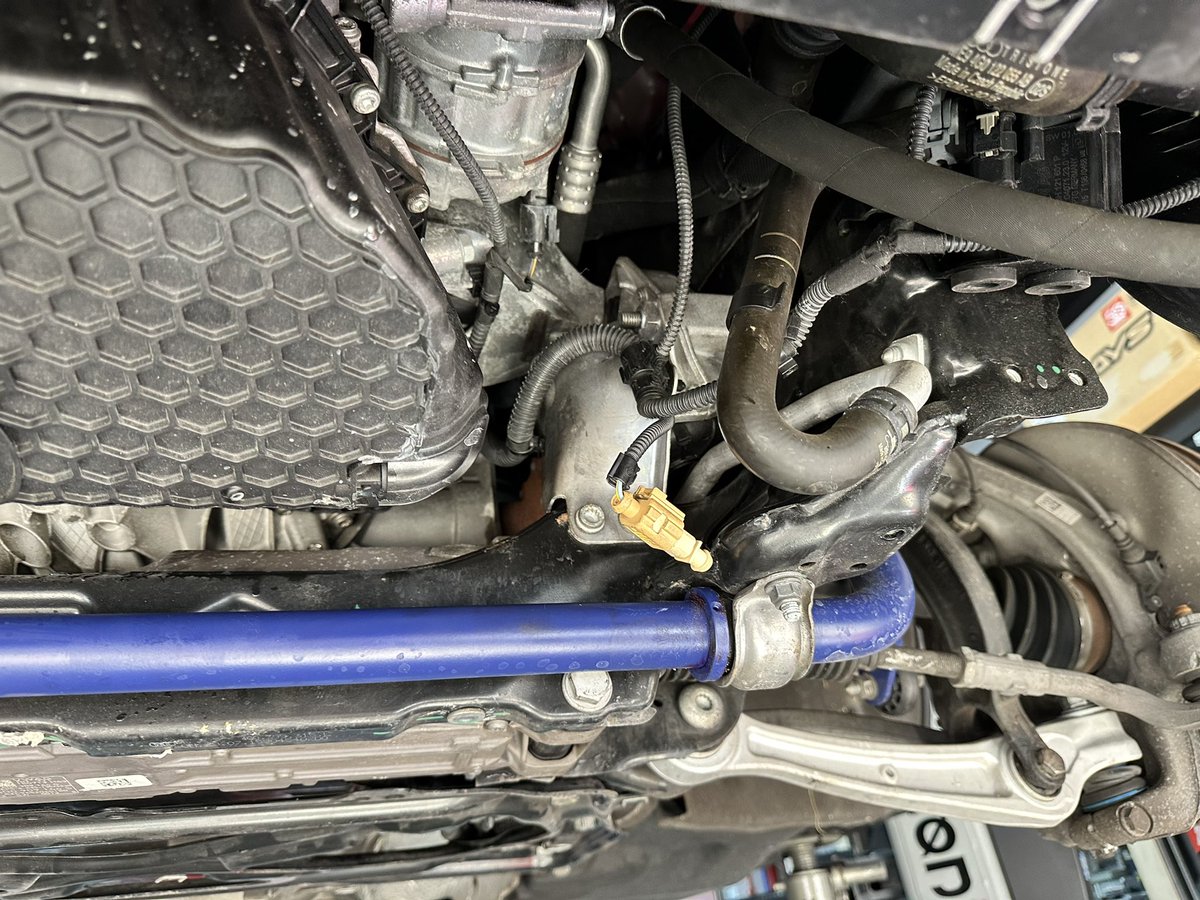 TeamLegendMotor's tweet photo. Audi a6
-engine mount replacement

#audi #a6 #enginemount https://t.co/qcaPMMFh9L