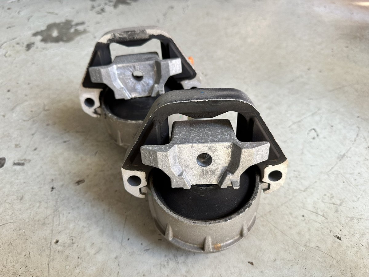 TeamLegendMotor's tweet photo. Audi a6
-engine mount replacement

#audi #a6 #enginemount https://t.co/qcaPMMFh9L