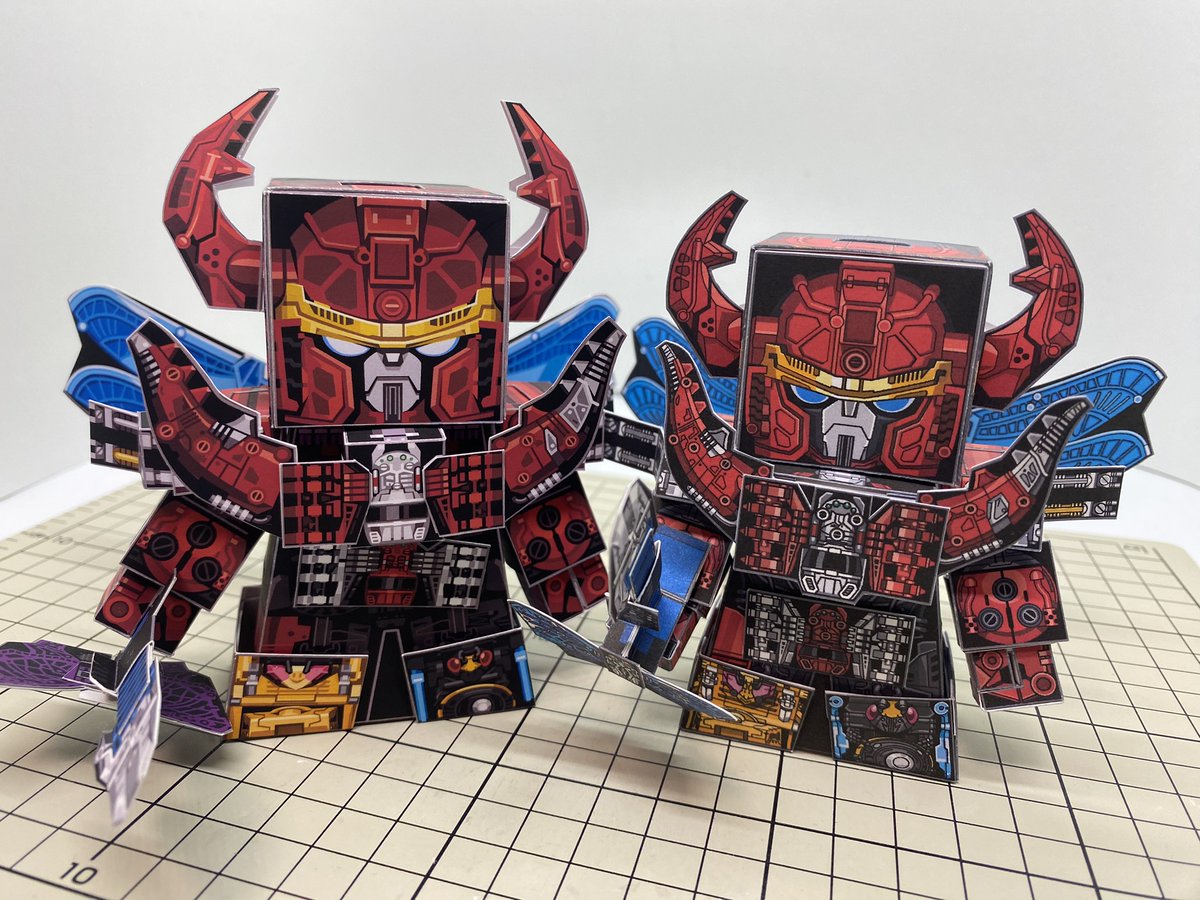 調整完了
キングオージャーver3.0完成!!

ver2.0よりちょっと小さくなって線画でしまった感じ
作りながら気づくことも多くて小さな調整が多かったけど、やっとまとまった!!

#ペーパークラフト
#Papermodel
#powerrangers
#スーパー戦隊
#キングオージャー