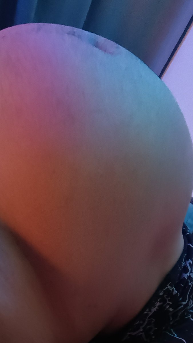 Ordered 2 burgers and 2 pizzas, and then I got silly with the shower hose :3