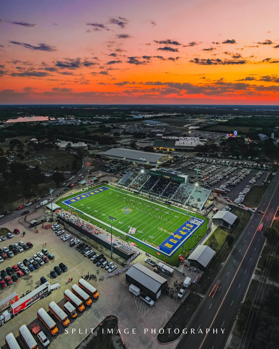dc4L_mch's tweet photo. #SulphurSpringsFootball #FridayNightFootball #1vs10 https://t.co/0e8WIGGDIM