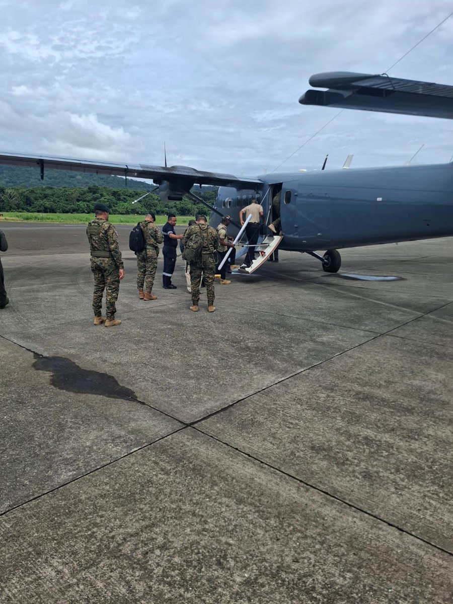 aeronavalpanama's tweet photo. #Aeronavales del
#COMAER brindó apoyo vía aérea en la aeronave Twin Otter AN-261, a nuestros hermanos de @senafrontpanama, desde el Aeropuerto de Panamá Pacífico hacia Puerto Obaldia, Comarca Guna Yala.
#FuerzaAeronaval
#SomosMuchoMás https://t.co/E3bLY54IqN