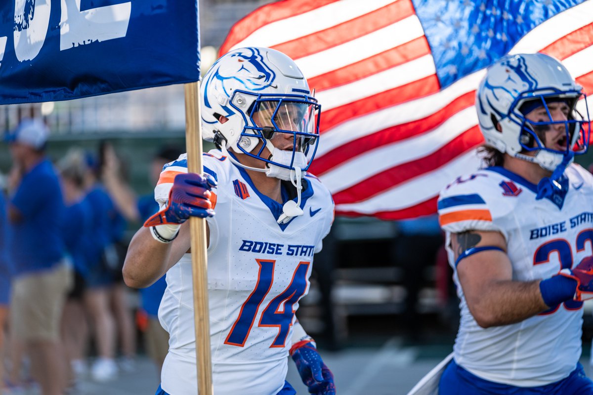 BroncoSportsFB's tweet photo. Scenes from the road win 📸

#BleedBlue | #BuiltDifferent https://t.co/f9Gx0JyOH4